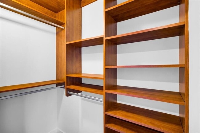 Building Photo - 620 Glen Iris Dr NE