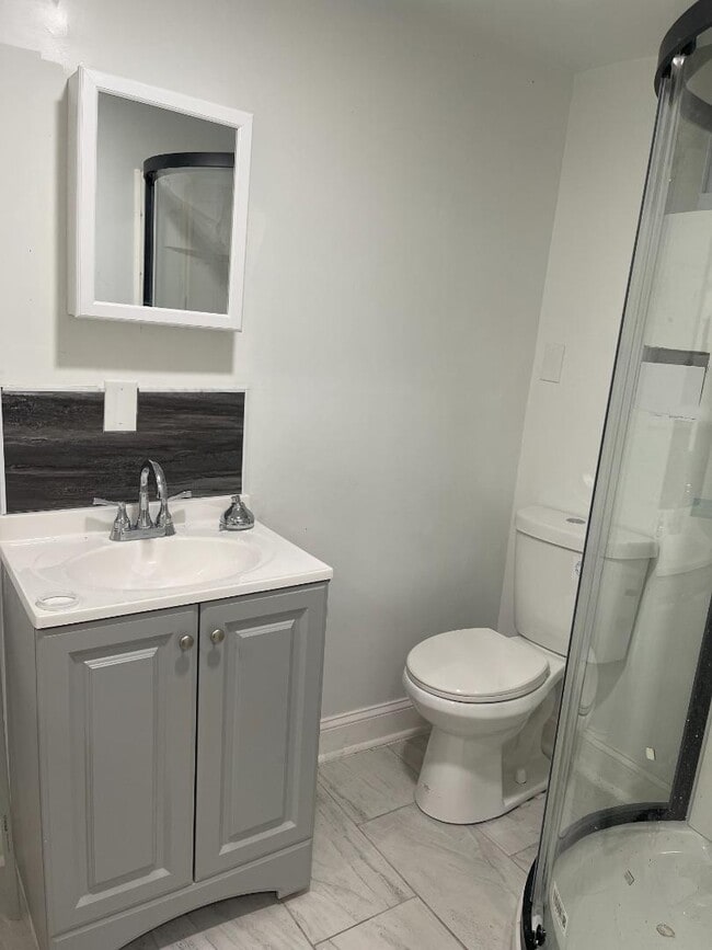 Building Photo - 416 Topeka Ave