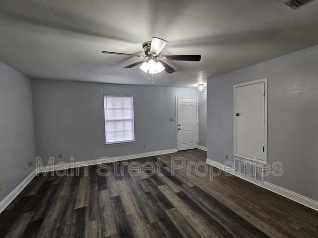 Building Photo - 6206 Woodward Ln