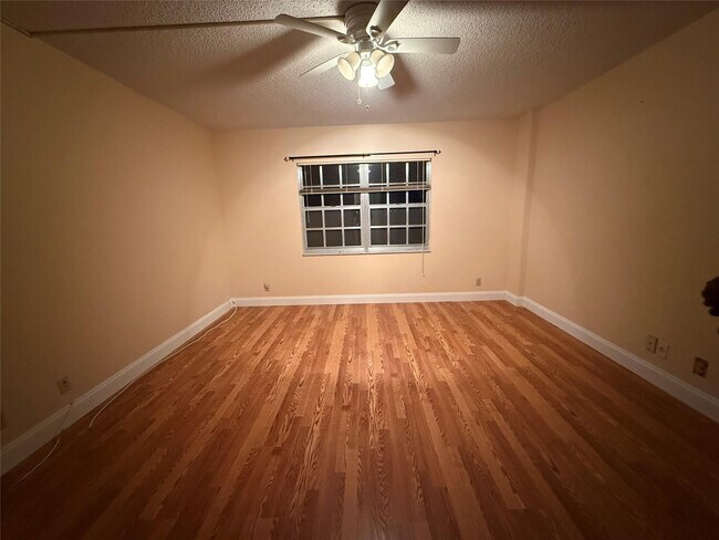 Building Photo - 3575 Brokenwoods Dr