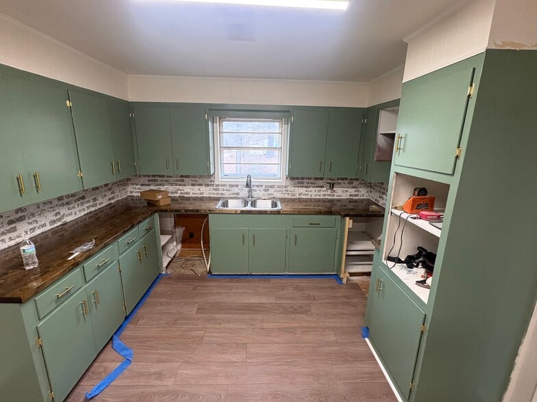 Building Photo - 216 E Clayton St