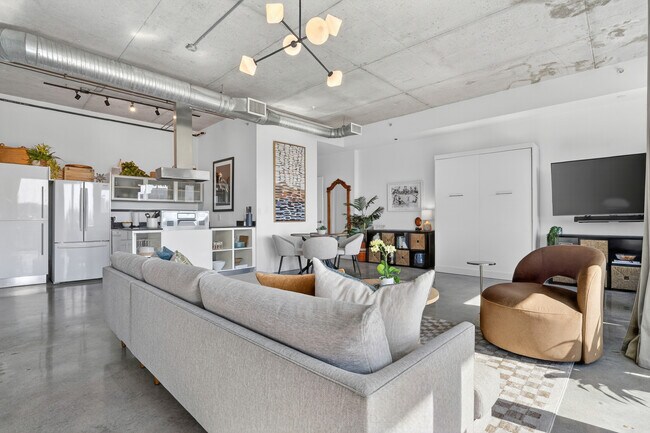 Building Photo - 10 SW South River Dr