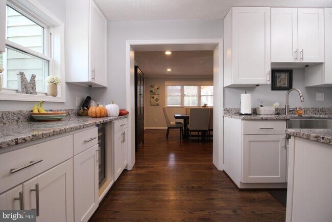 Building Photo - 3287 Annandale Rd