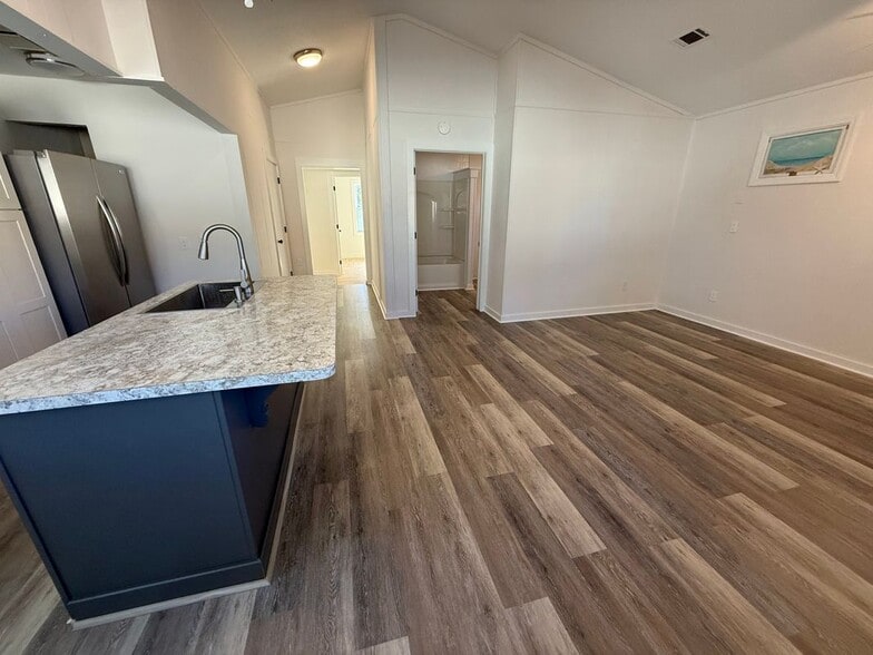 Building Photo - 1720 Aztec St