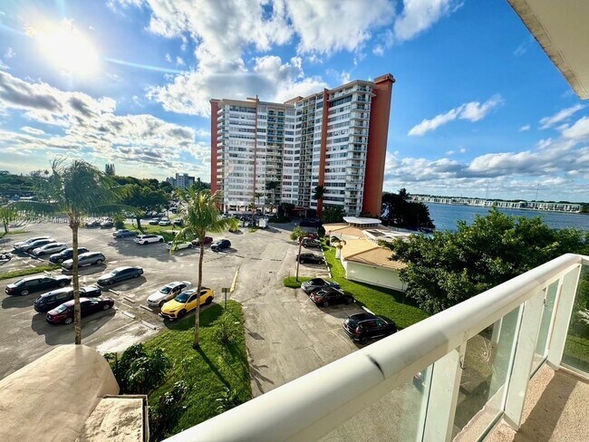 Building Photo - 1351 NE Miami Gardens Dr