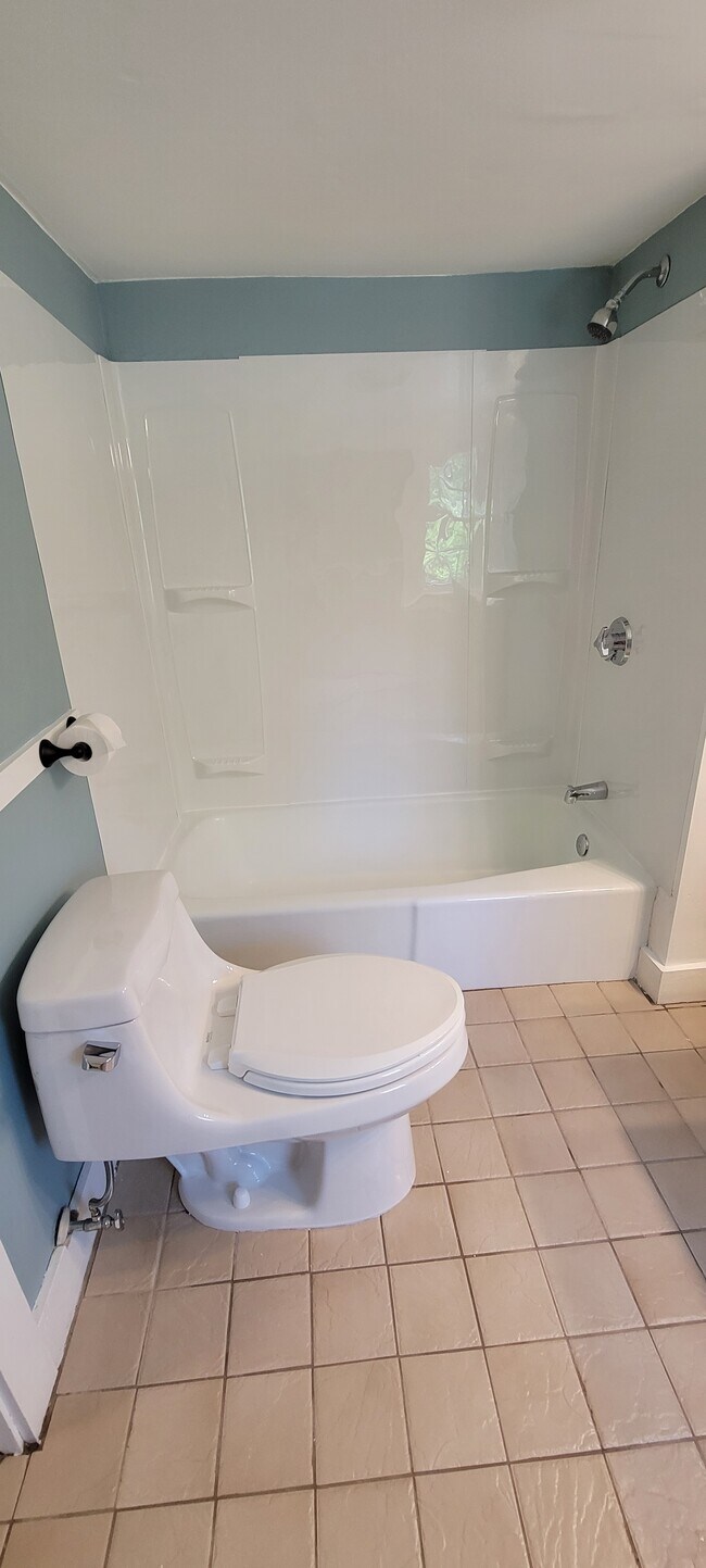 Building Photo - 45 Elm St