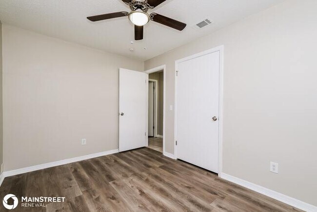 Building Photo - 1130 FOXWOOD DR, LUTZ, FL 33549