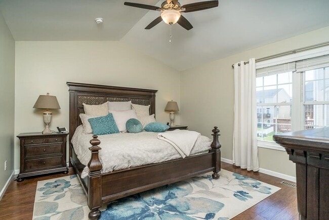 Building Photo - Spacious Luxury Townhome! Outstanding Location!