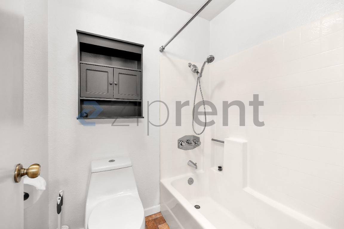 Building Photo - Unit 117