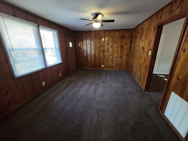 Building Photo - 297 McGavock Pk