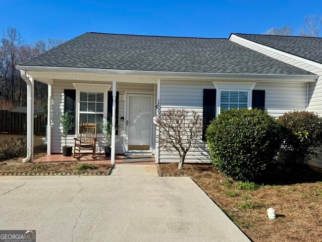 Building Photo - 1653 Summerwoods Cir