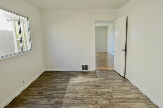 Building Photo - 52 Oakmont Dr
