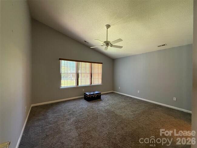 Building Photo - 114 Fairway View Dr