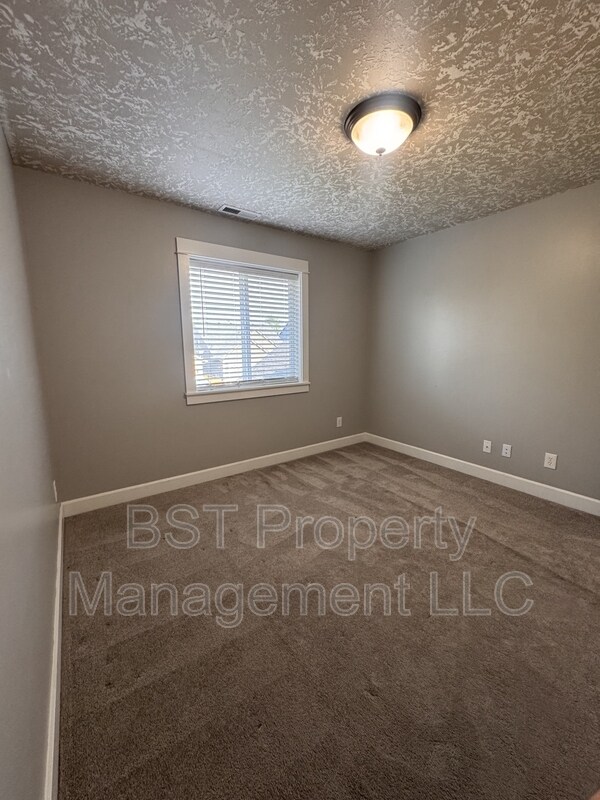Building Photo - 1604 Webb Lake Dr