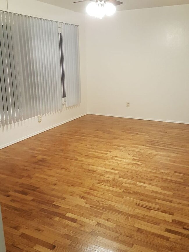 Building Photo - Charming duplex with garage in La Mesa!