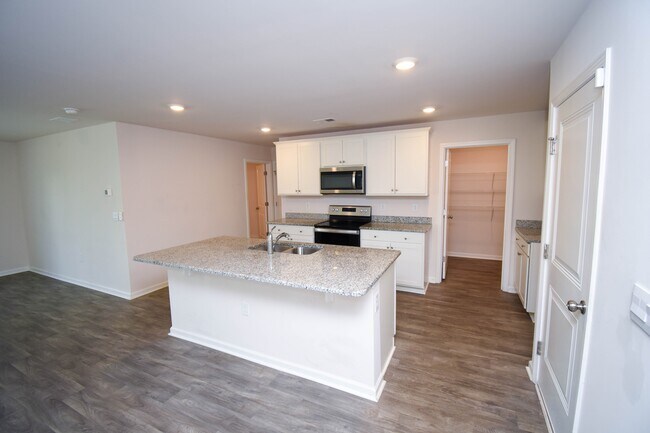 Building Photo - 6619 Colonial Dr