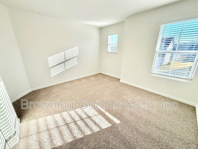 Building Photo - 106 Glacier Wy