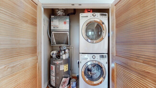 Building Photo - 1706 18th Ave S