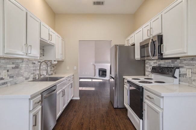 Building Photo - 1019 Leeds Castle Walk