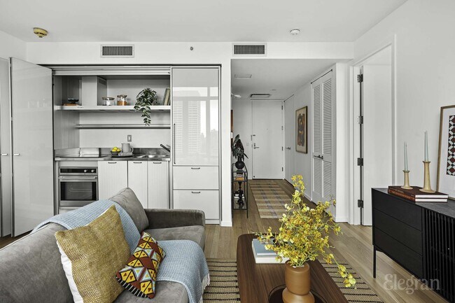 Building Photo - 18 W 48th St