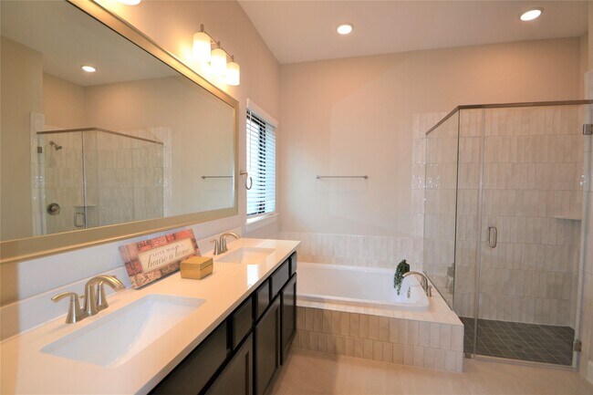 Building Photo - 3207 Kindred Wy
