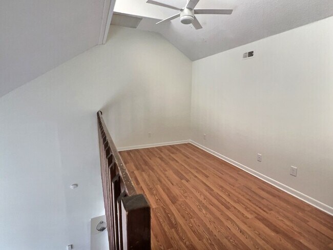 Building Photo - 3081 Huntleigh Dr