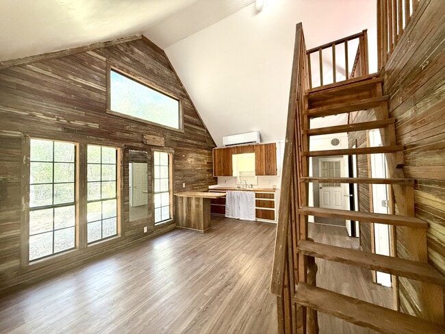 Building Photo - 535 Woodlawn Dr