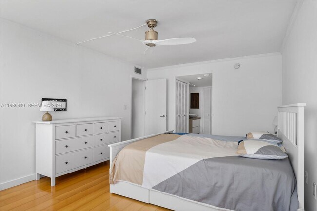 Building Photo - 11 Island Ave