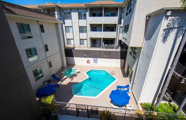 Building Photo - 6001 Canterbury Dr