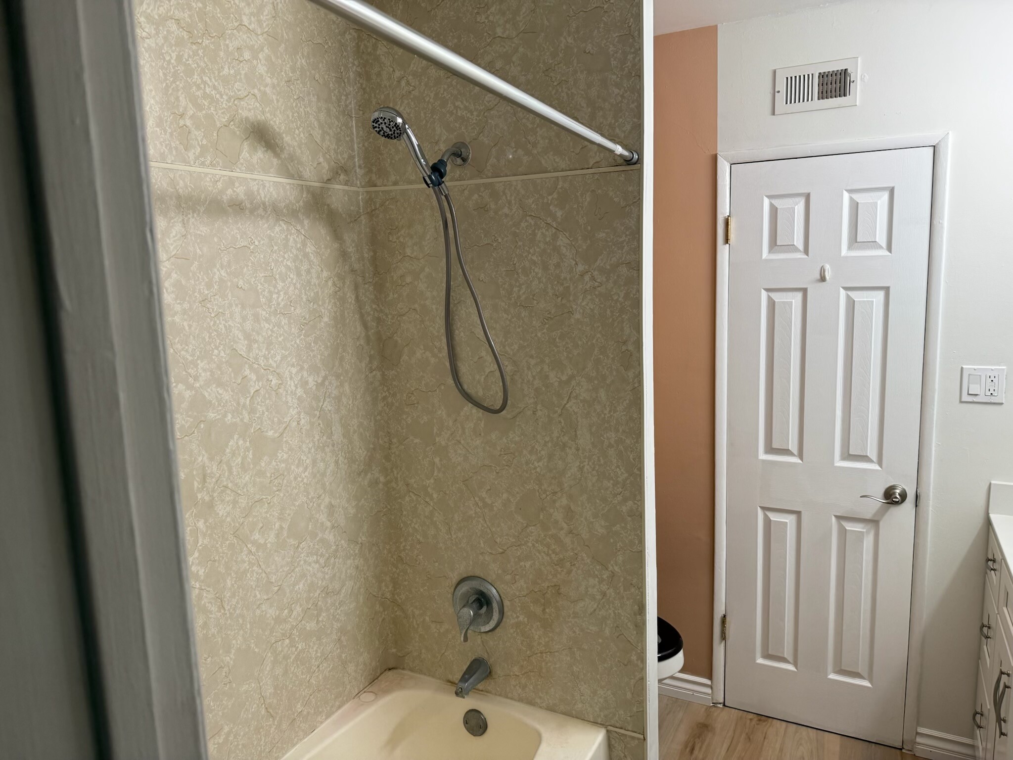 Private Bathroom - 508 E Grove Ave