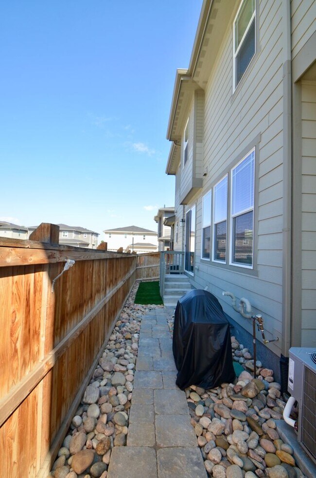 Building Photo - 3 bd/2.5 ba Townhome!