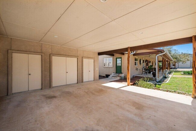 Building Photo - 309 Ridge Oak Dr