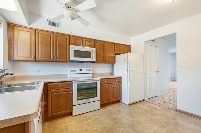 Building Photo - 9446 Bay Colony Dr