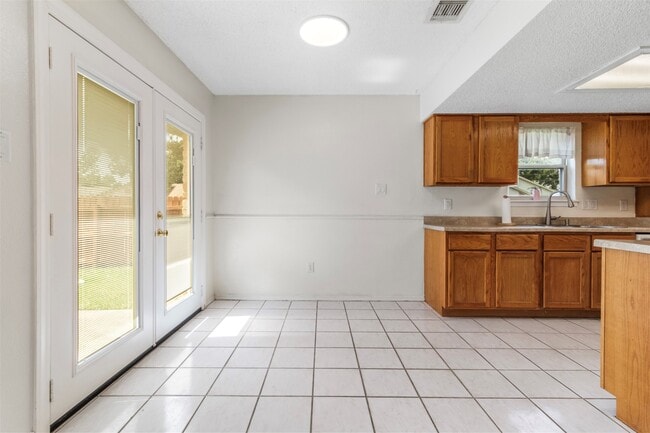 Building Photo - 16319 Pitch Pine Dr