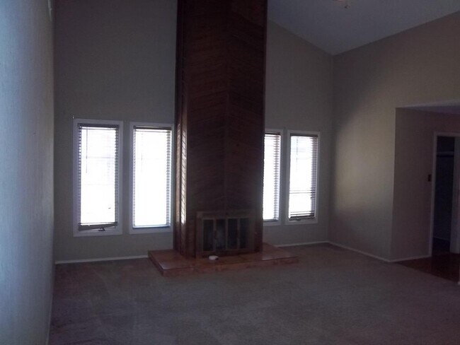 Building Photo - 8607 Utica Ave