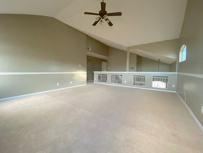 Building Photo - Northeast El Paso 3 bed with Upstairs Loft!