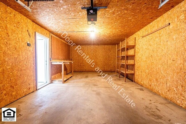 Building Photo - 15110 Tally Ho Dr