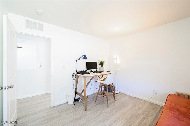 Building Photo - 5484 Sentinel Point Ct