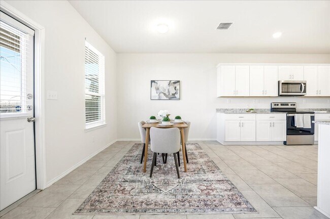 Building Photo - Light-Filled Home in Amenity-Rich Community with Pool & Park!