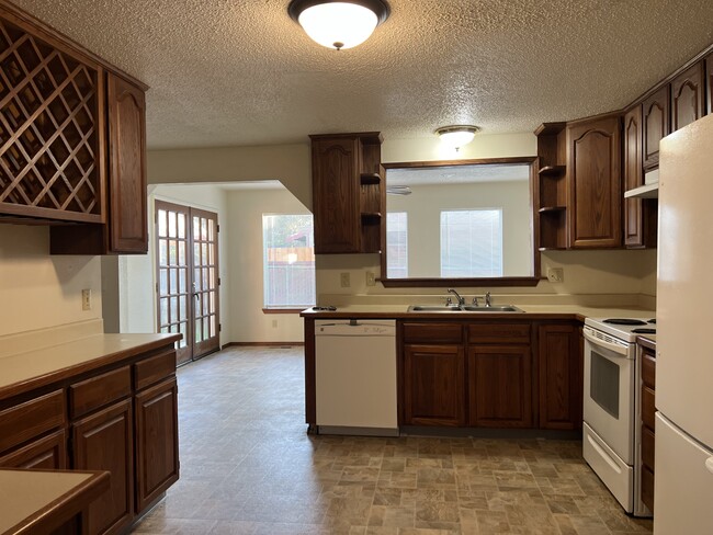 Building Photo - 3211 Alice Ave