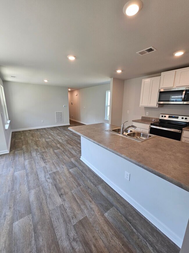 Building Photo - 223 Cleat Dr