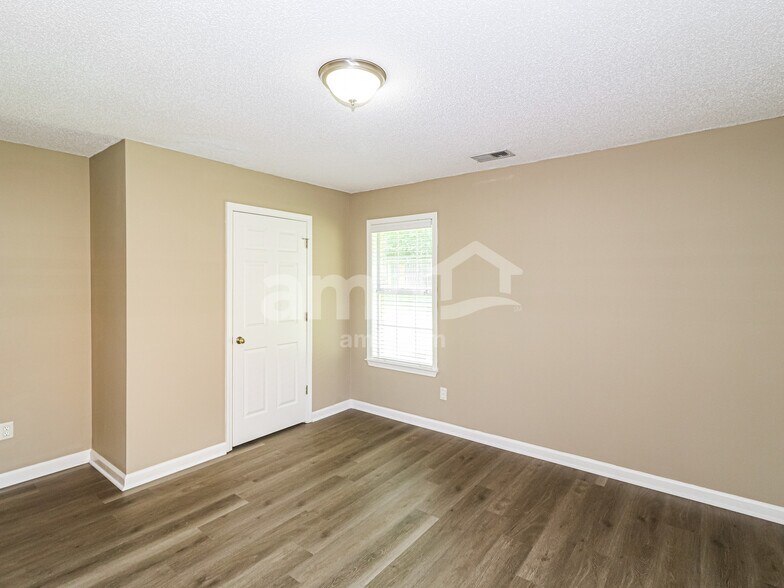 Building Photo - 8500 Wolf Trace Ln