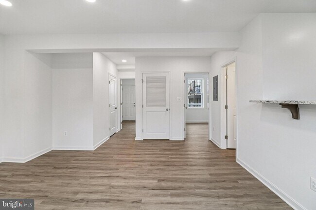 Building Photo - 303 Seaton Pl NE