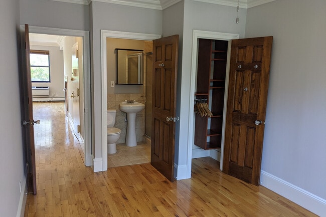 Building Photo - 34 Russell St