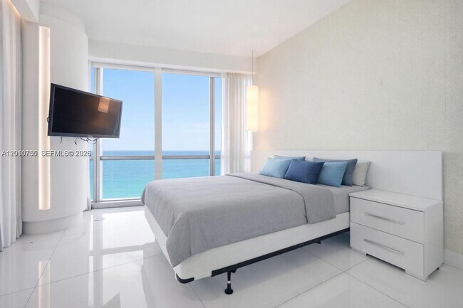 Building Photo - 17121 Collins Ave