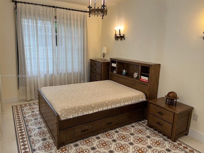 Building Photo - 327 Menores Ave