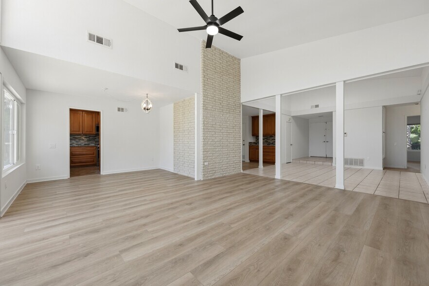Building Photo - 14545 Hillndale Way