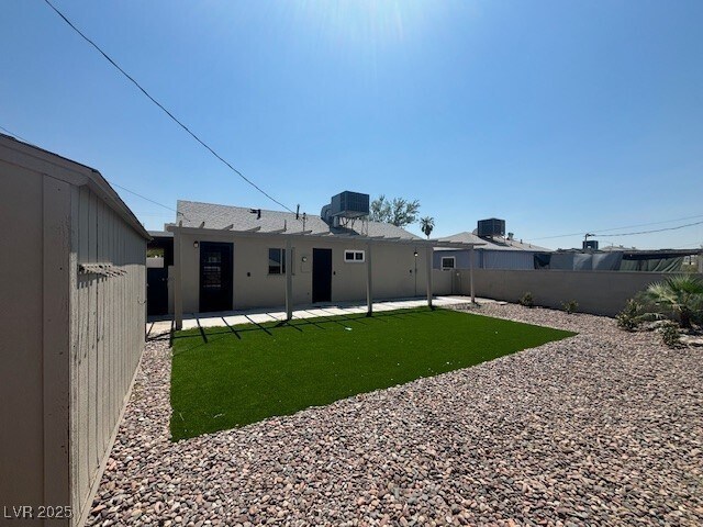 Building Photo - 148 Fir St