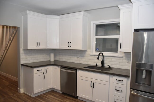 Building Photo - Fully Updated 3 Bedroom 2 Bath Tacoma 2 Story