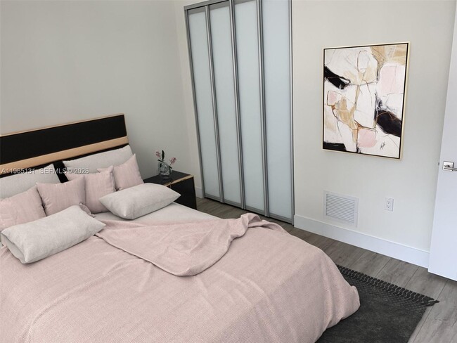 Building Photo - 301 Altara Ave